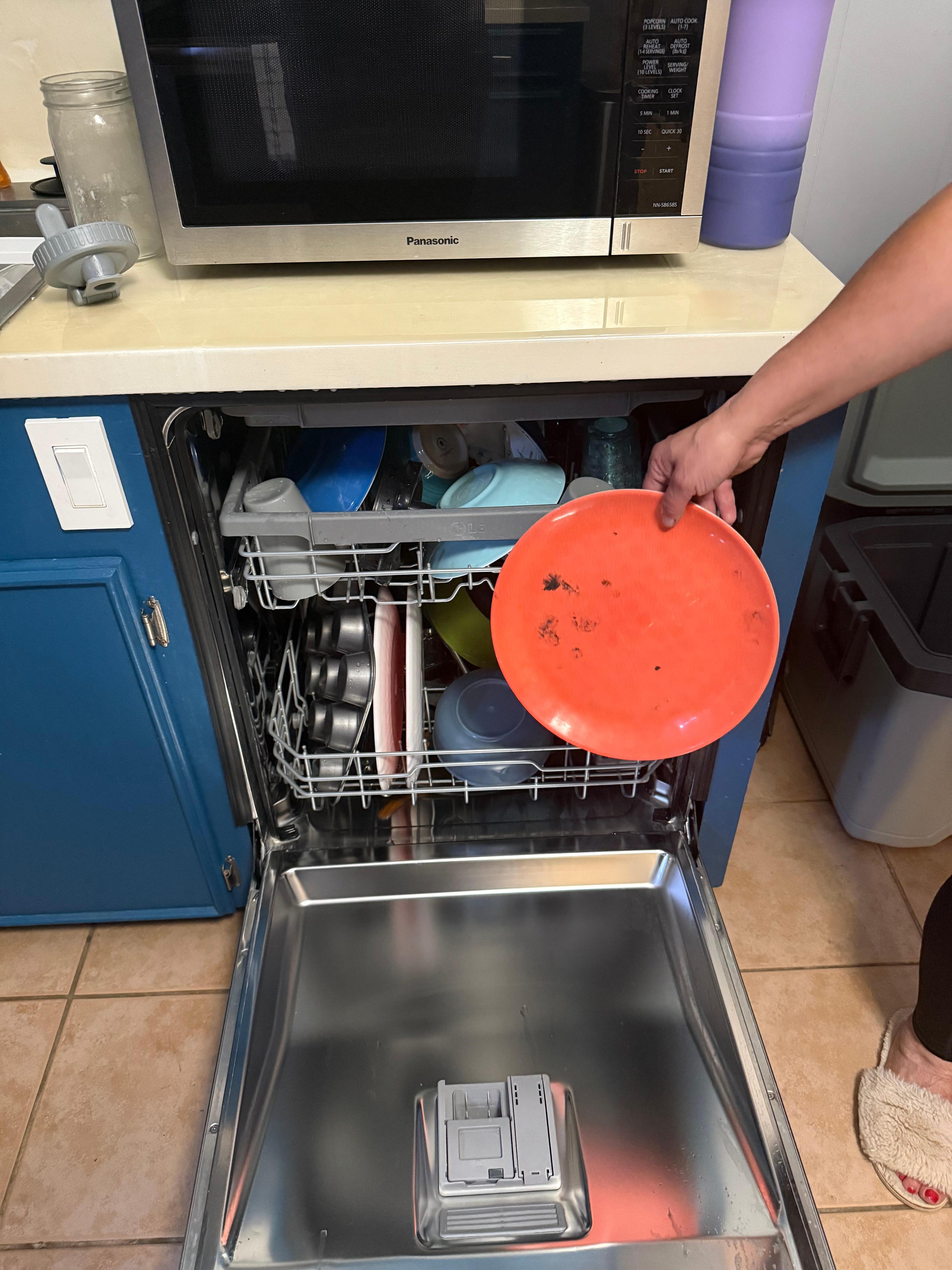 the dishwasher full of 90% of cooking necessities completely dirty