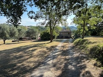 The driving lane towards the house.