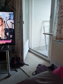 Der Durchgang war so eng, dass man sich ständig gestoßen hat.