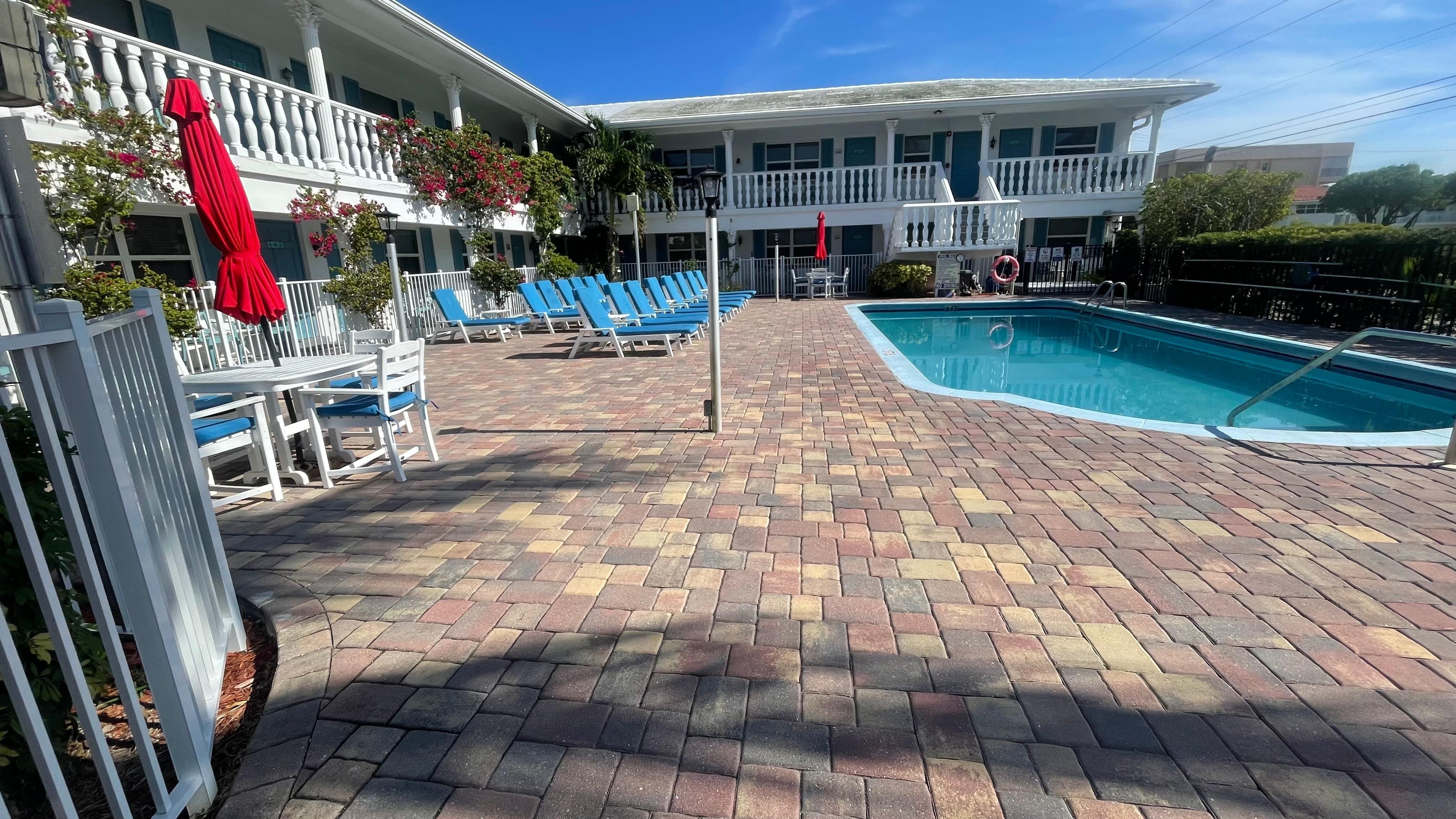 Nice communal pool area if you don't want to walk to the beach.