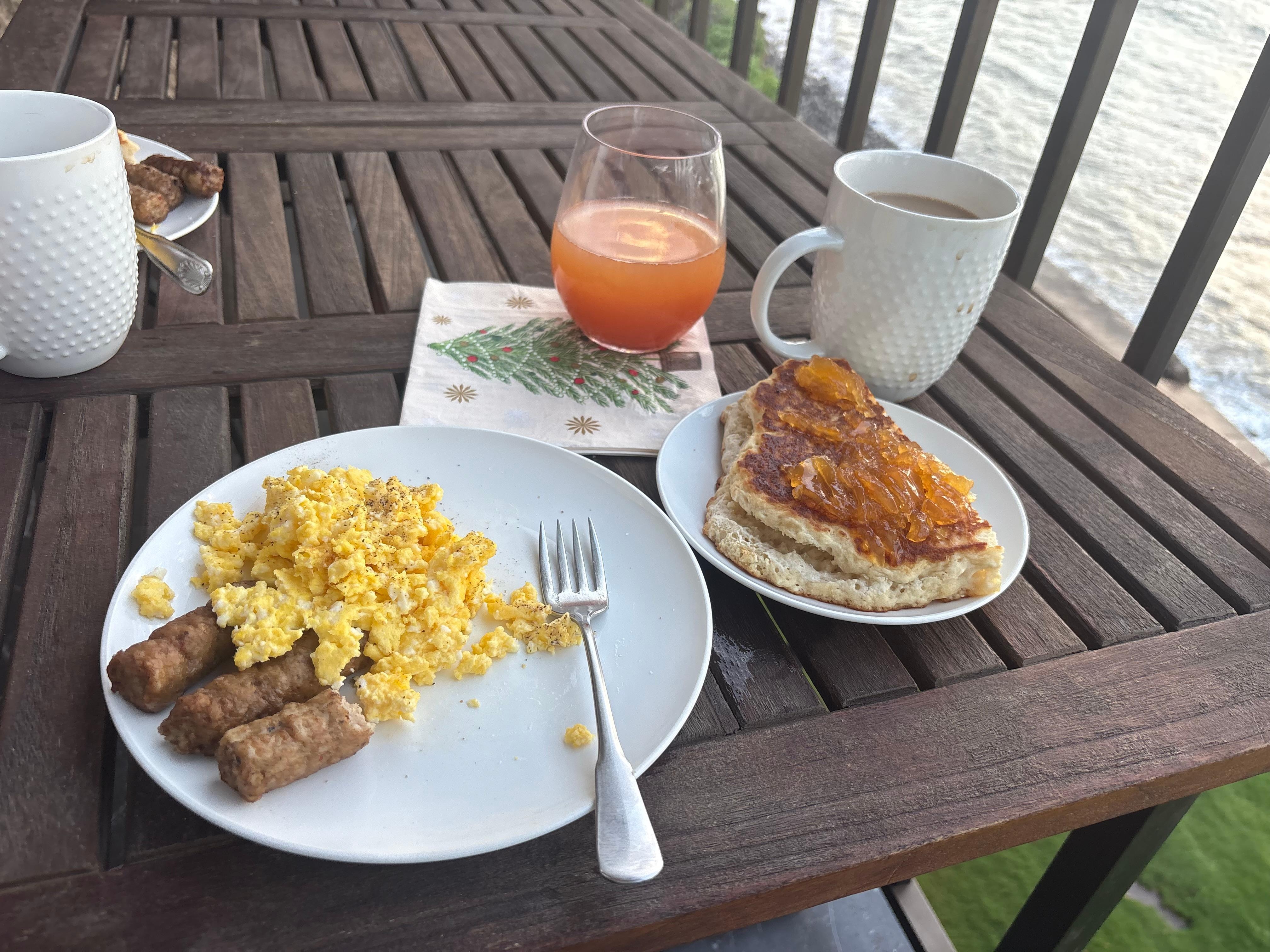 Breakfast on the balcony 