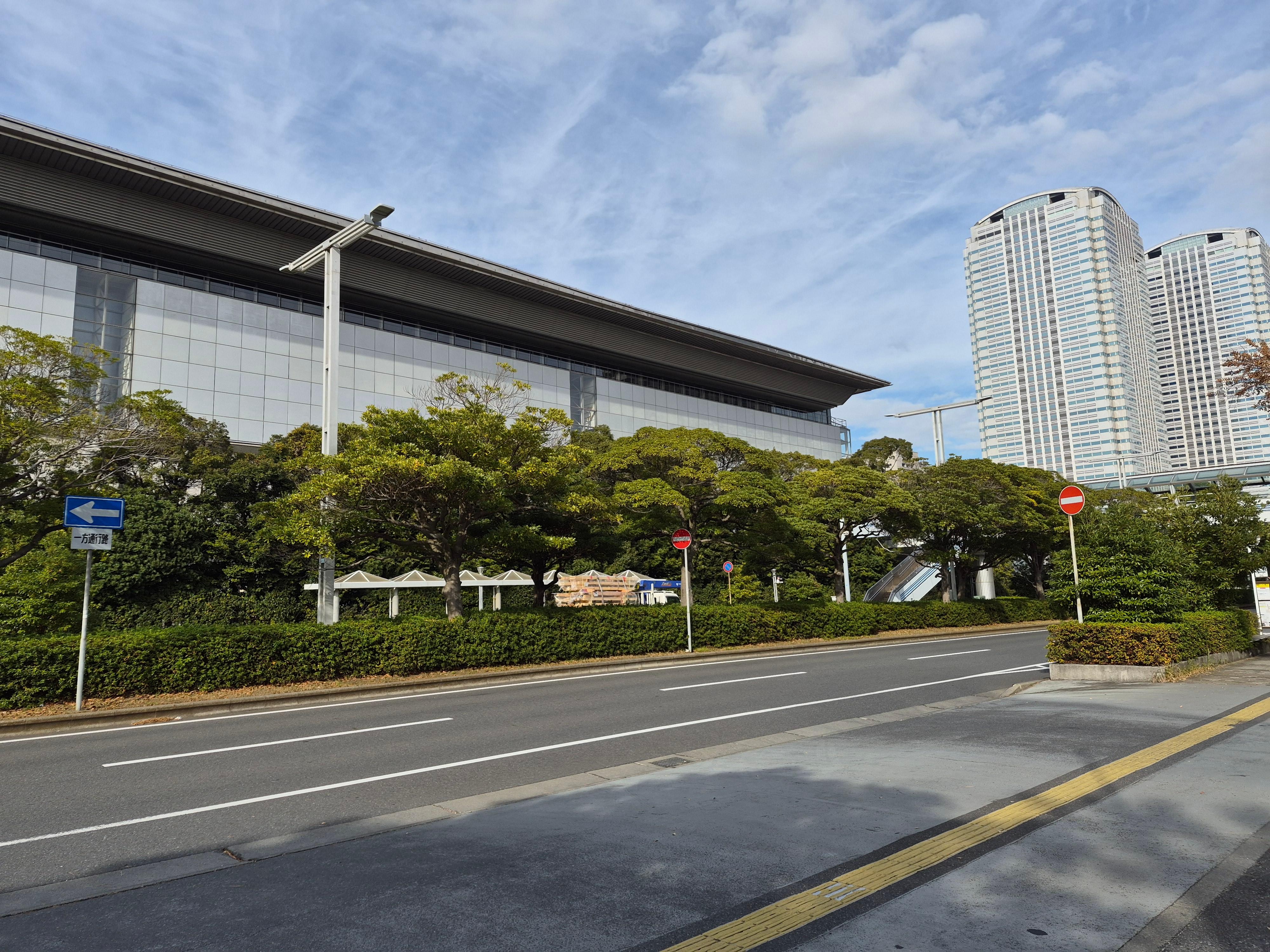 Makuhari Messe picture from right in front of the APA Hotel and resort Tokyo Bay Makuhari