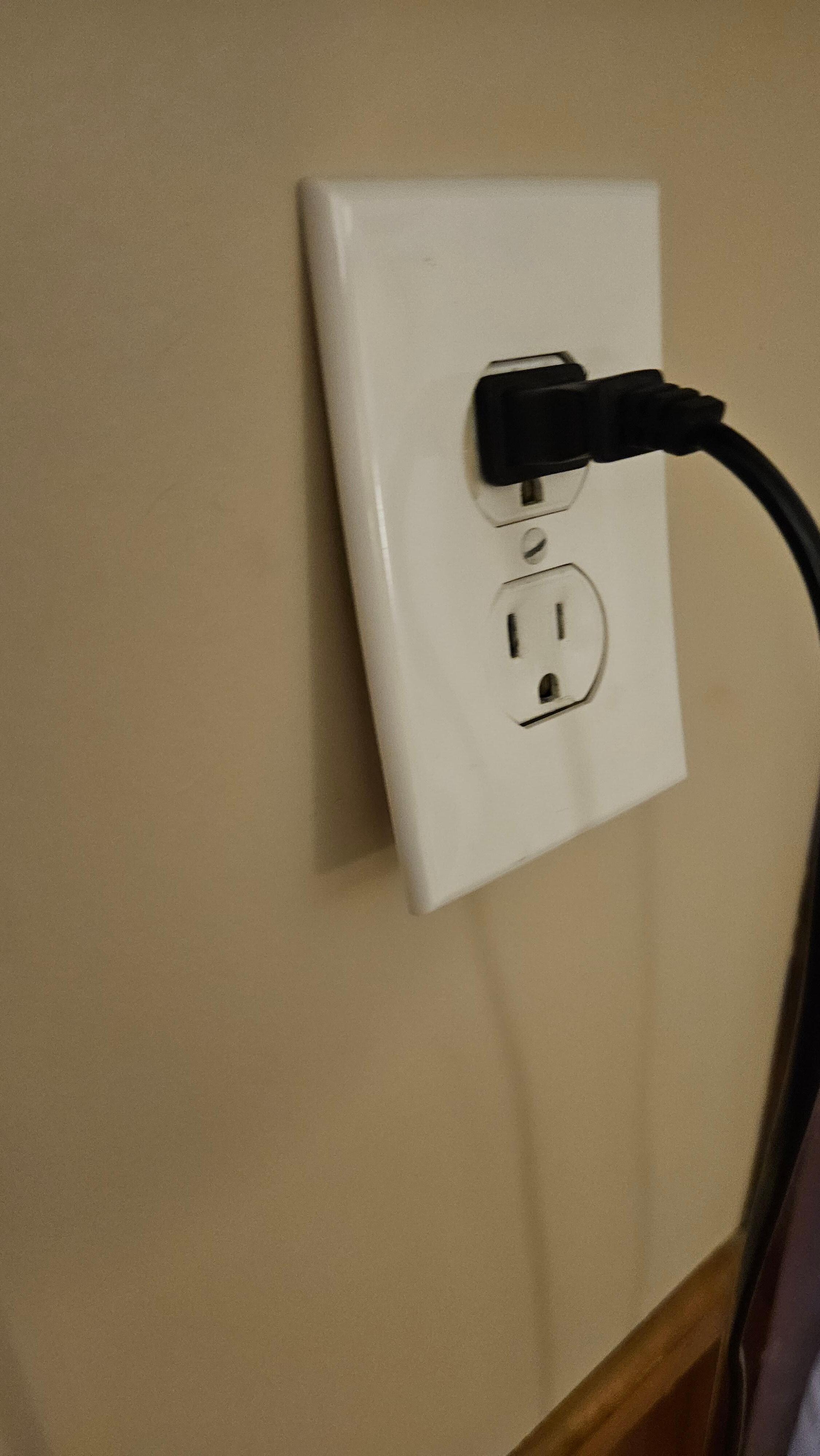 Plug outlet for tv