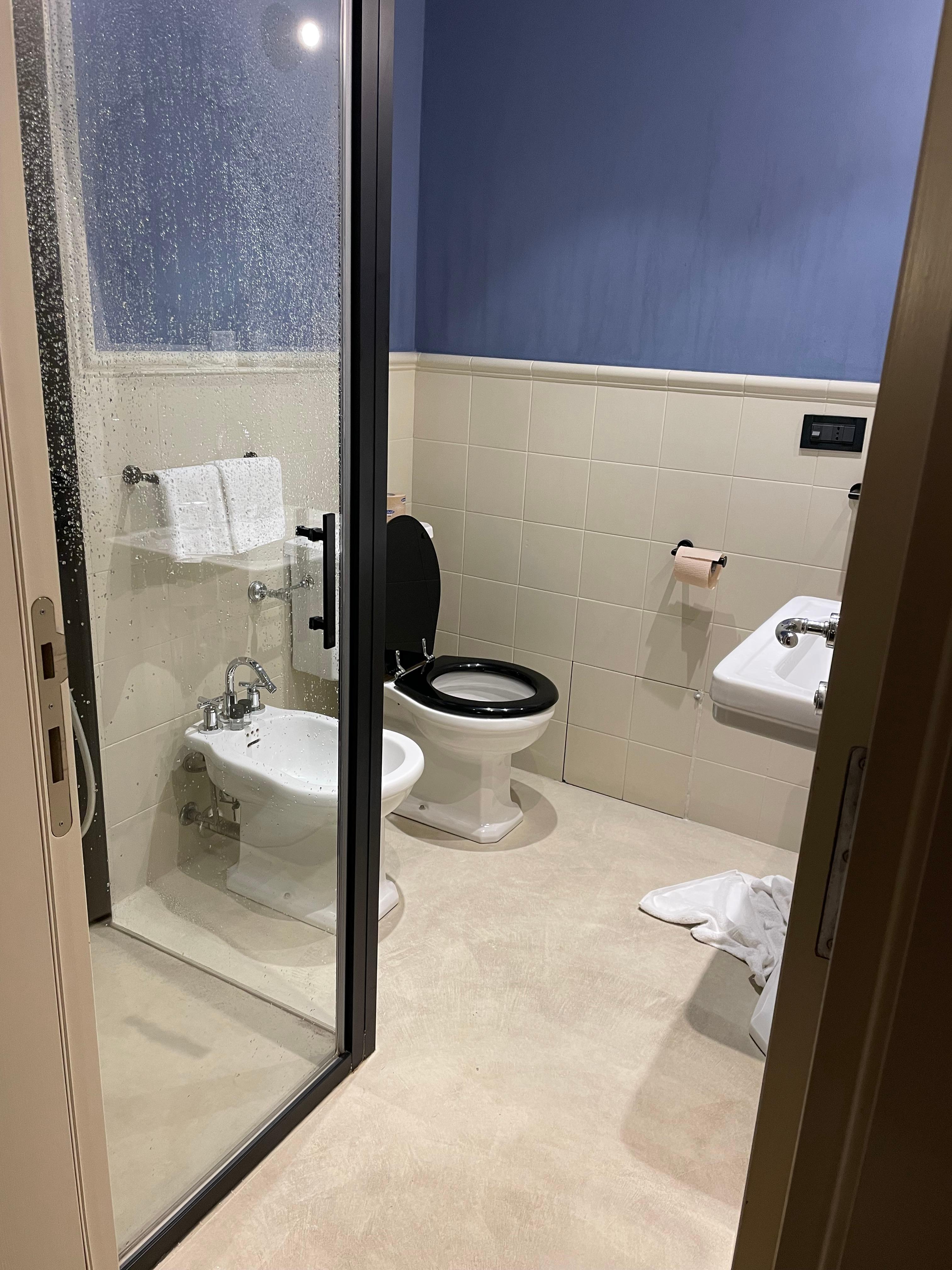 Bagno con aspirazione non funzionante e vedendo le preti da sempre..