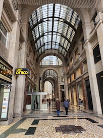 Galleria del Corso, entrance to apartment
