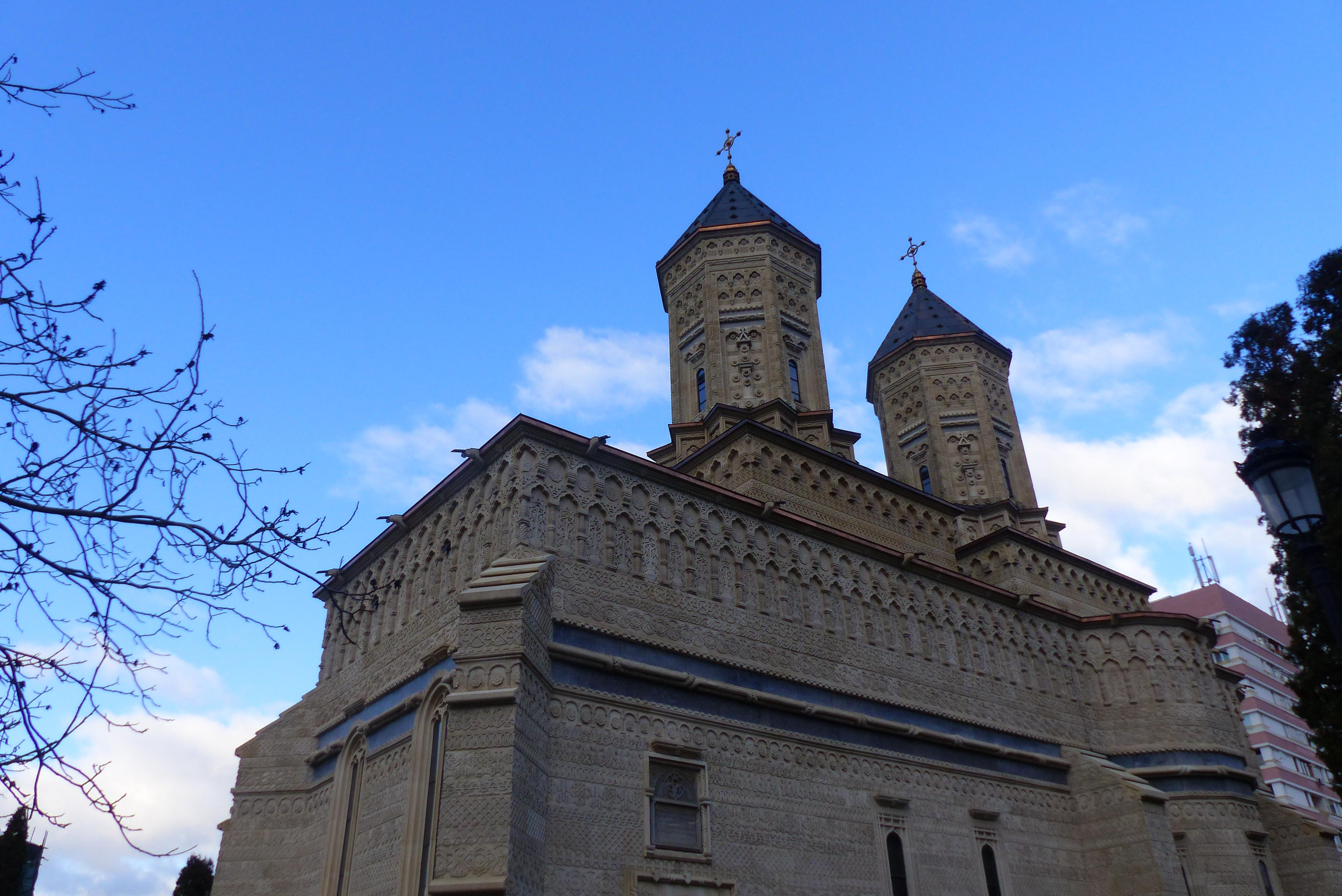 Église des Trois Hiérarques (centre)