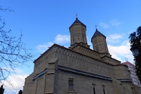 Église des Trois Hiérarques (centre)