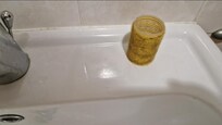 Lange u. kurze Haare in der ganzen Wohnung inkl. Lockenwickler