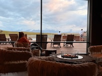 Lounge with the bar with view on the glacier