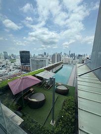 Lovely Sky pool