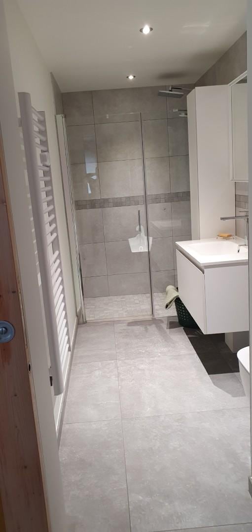 Douche, was- en toiletruimte