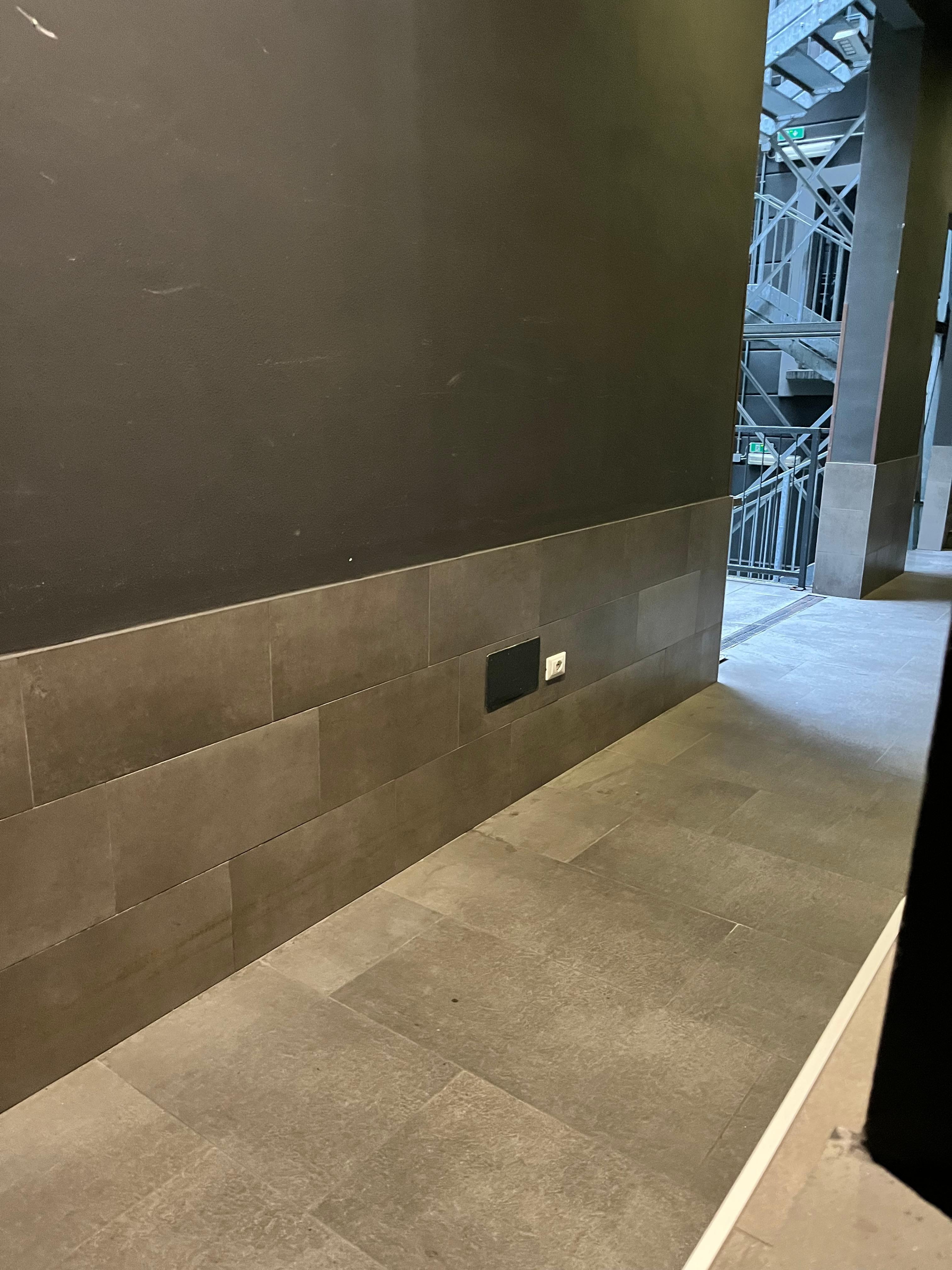 Blick aus dem Fenster in den Gang