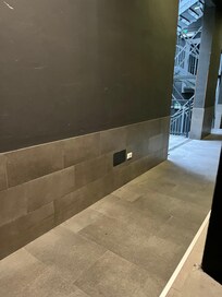 Blick aus dem Fenster in den Gang