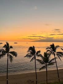 Glorious sunset right from the lanai.