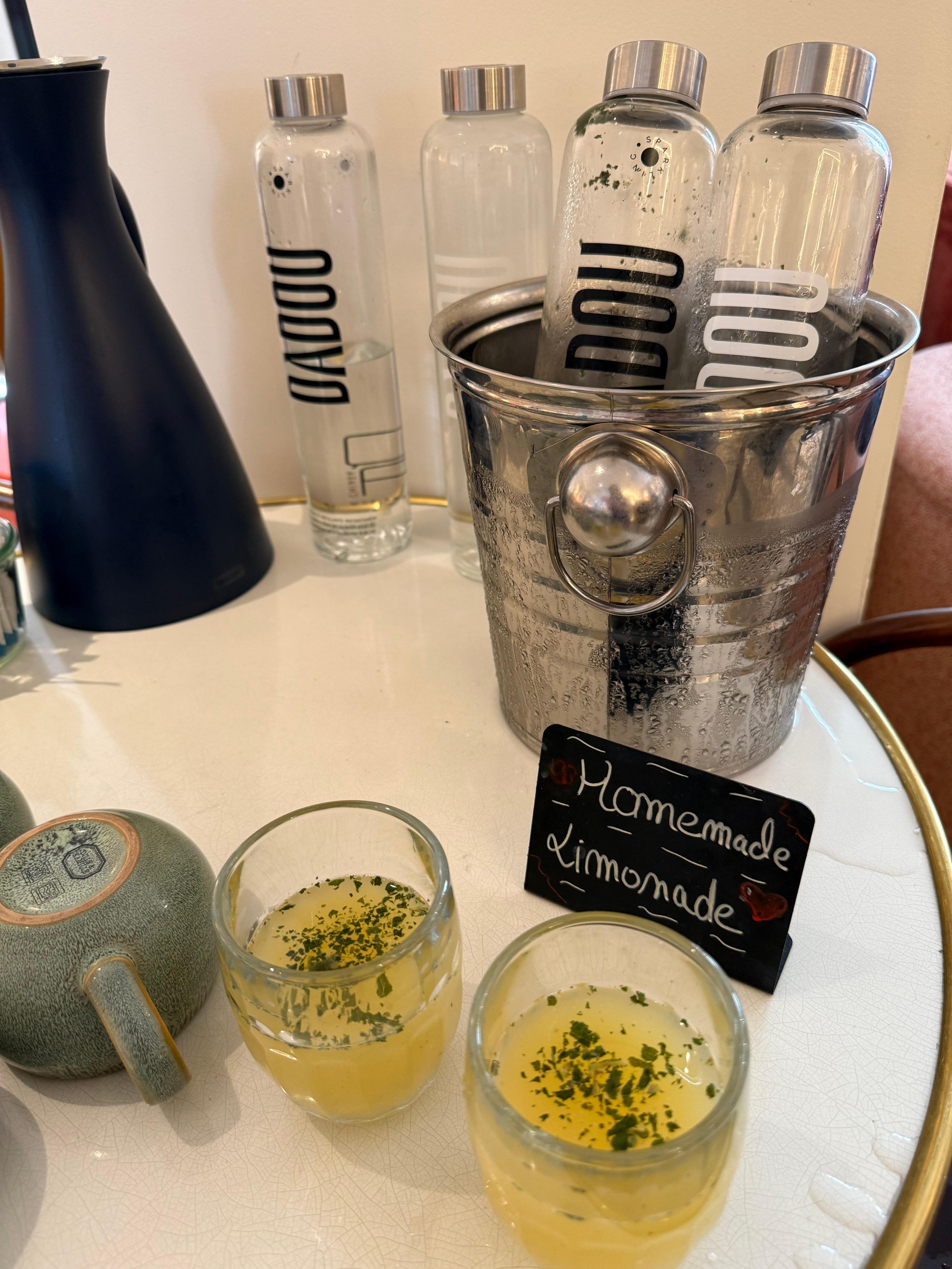 Nice check in refreshements.