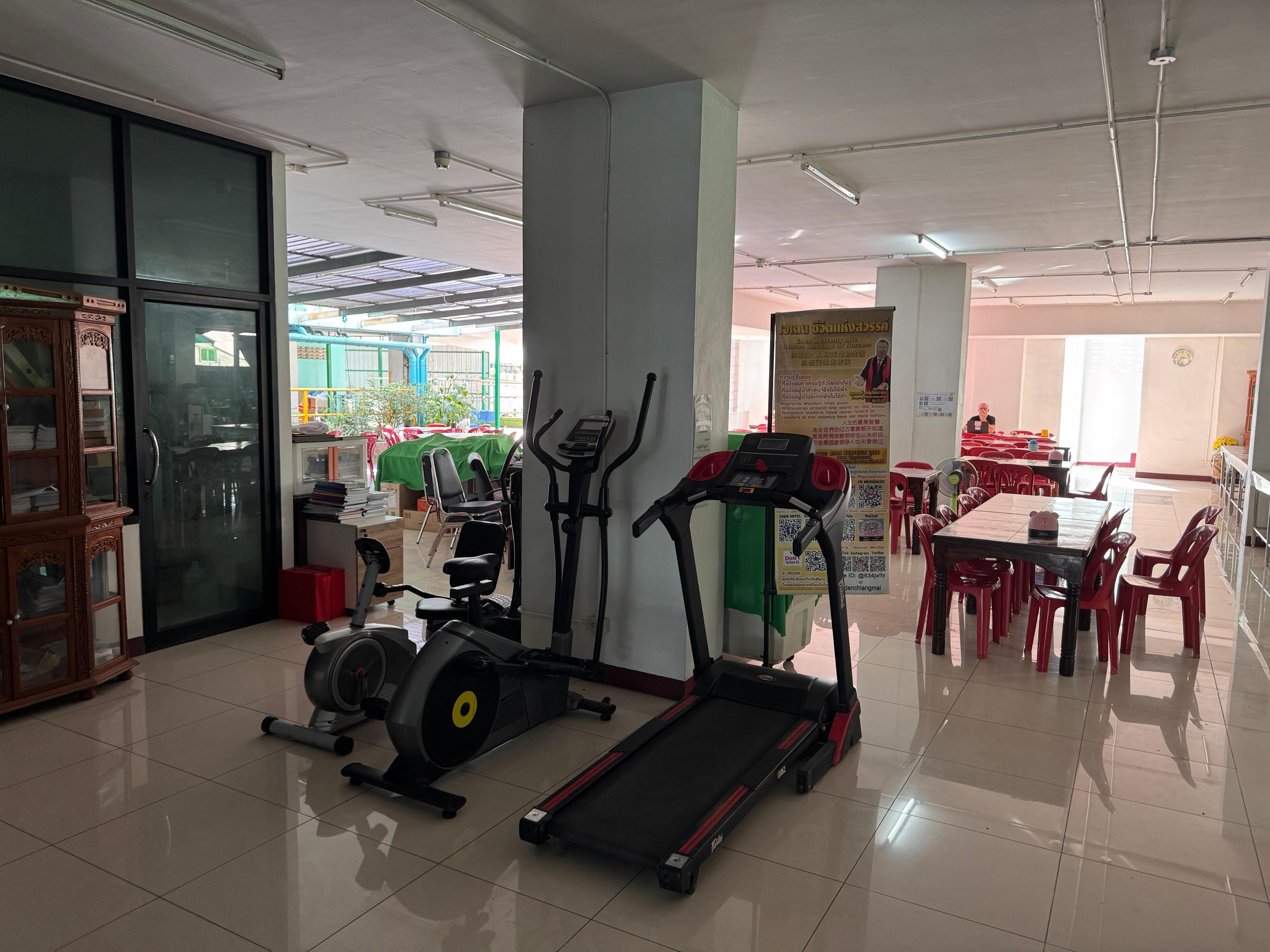 The advertised “gym” where 2/3 are broken equipment. 