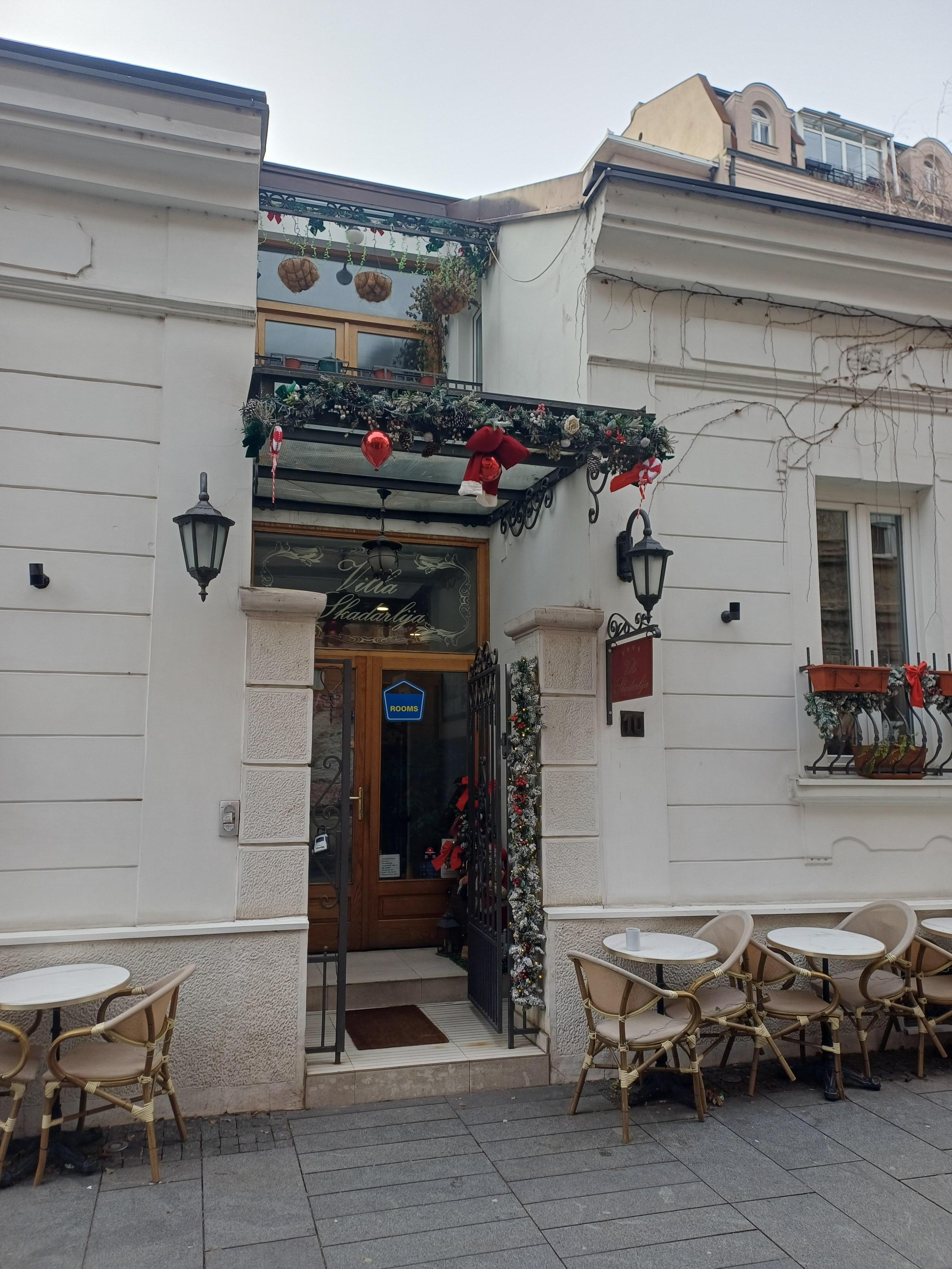 Kucuk ve sirin bir yer. Konumu cok iyi
