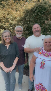 Last minute photo out front!