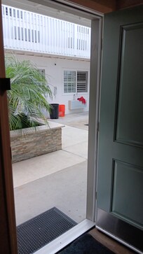 Very loud hammering and power tools from rooms nearby starting early in the morning