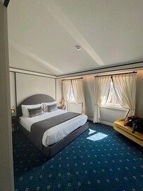 Signature room