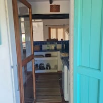 Eingangsbereich mit Blick in die Küche