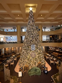 レストランにあるクリスマスツリー