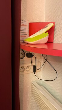 Prises uniques à coté de la fenêtre