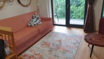 Blick auf das Sofa und den Wohnbereich