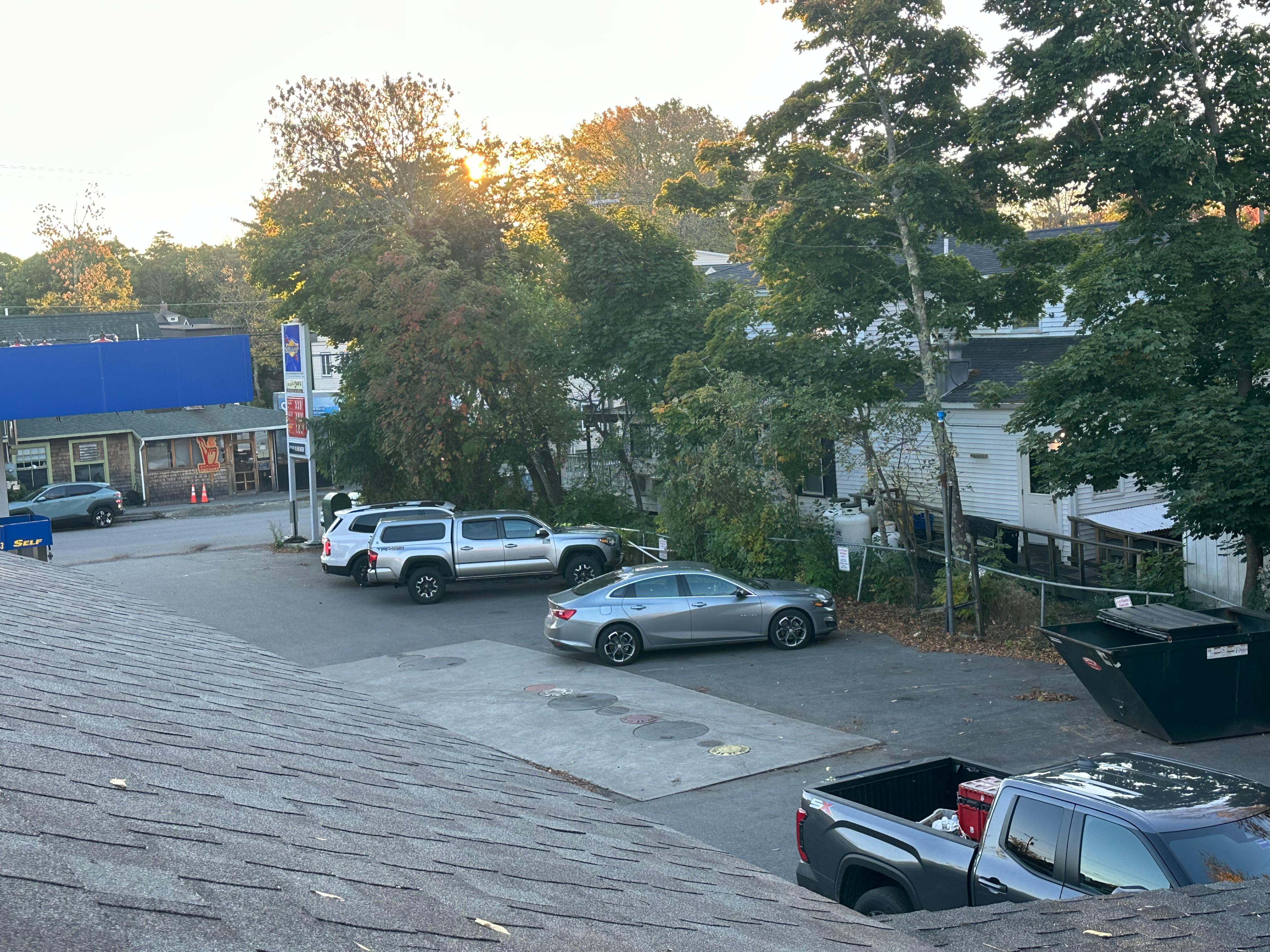 Le parking vu de la chambre 