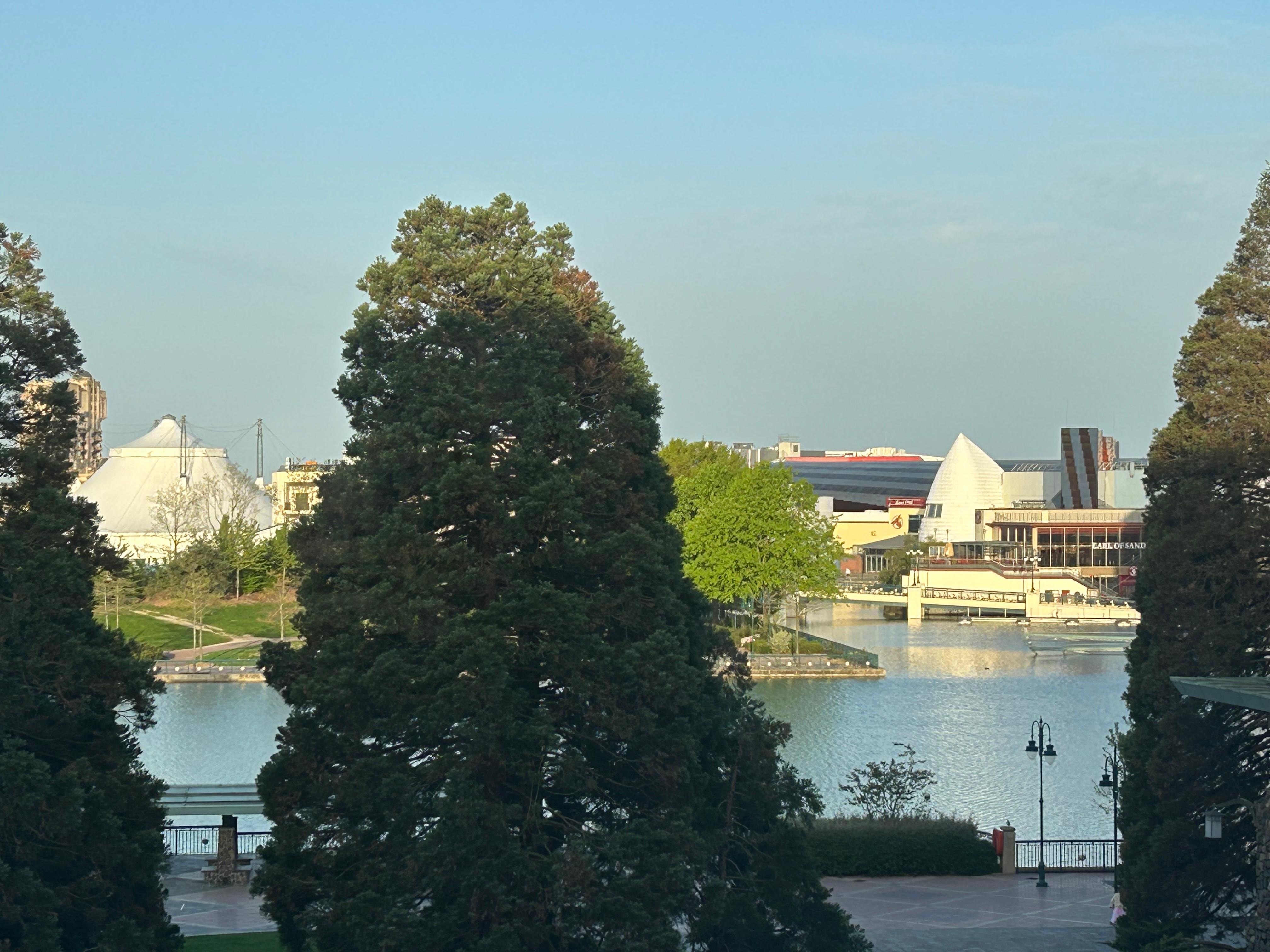 Blick aus unserem Fenster, Nordflügel.