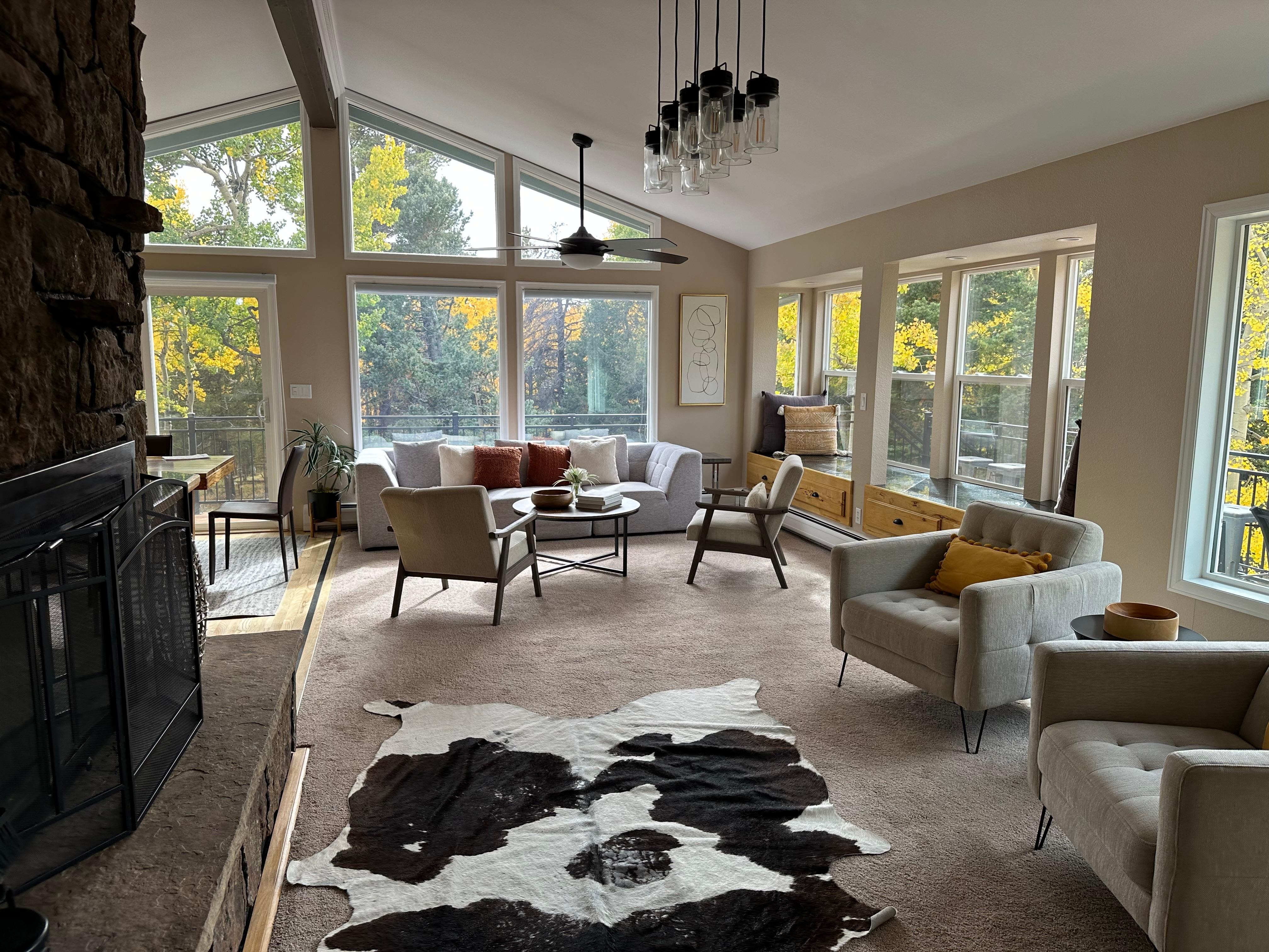 Lots of light and golden trees were so pretty from living room!!