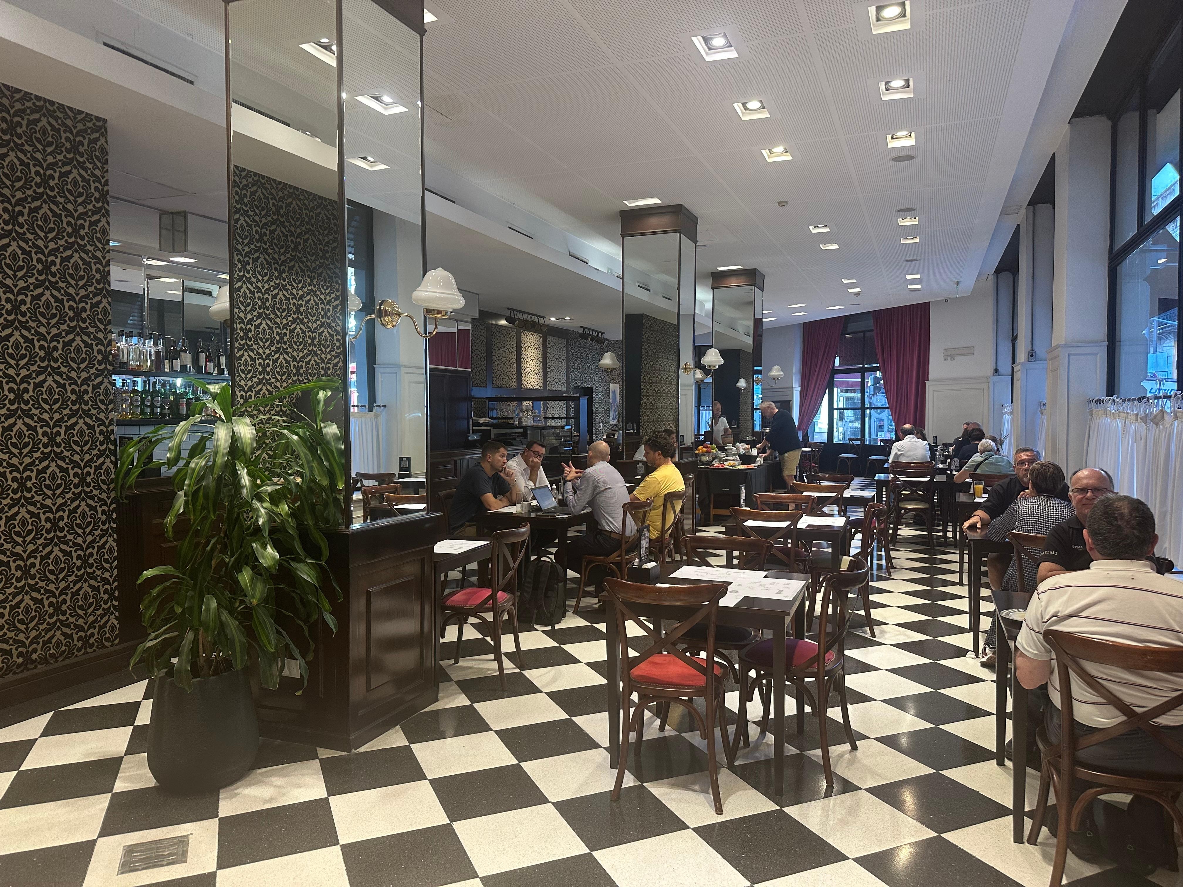 Restaurant for breakfast 