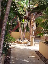 The path around Bamboo Bonaire