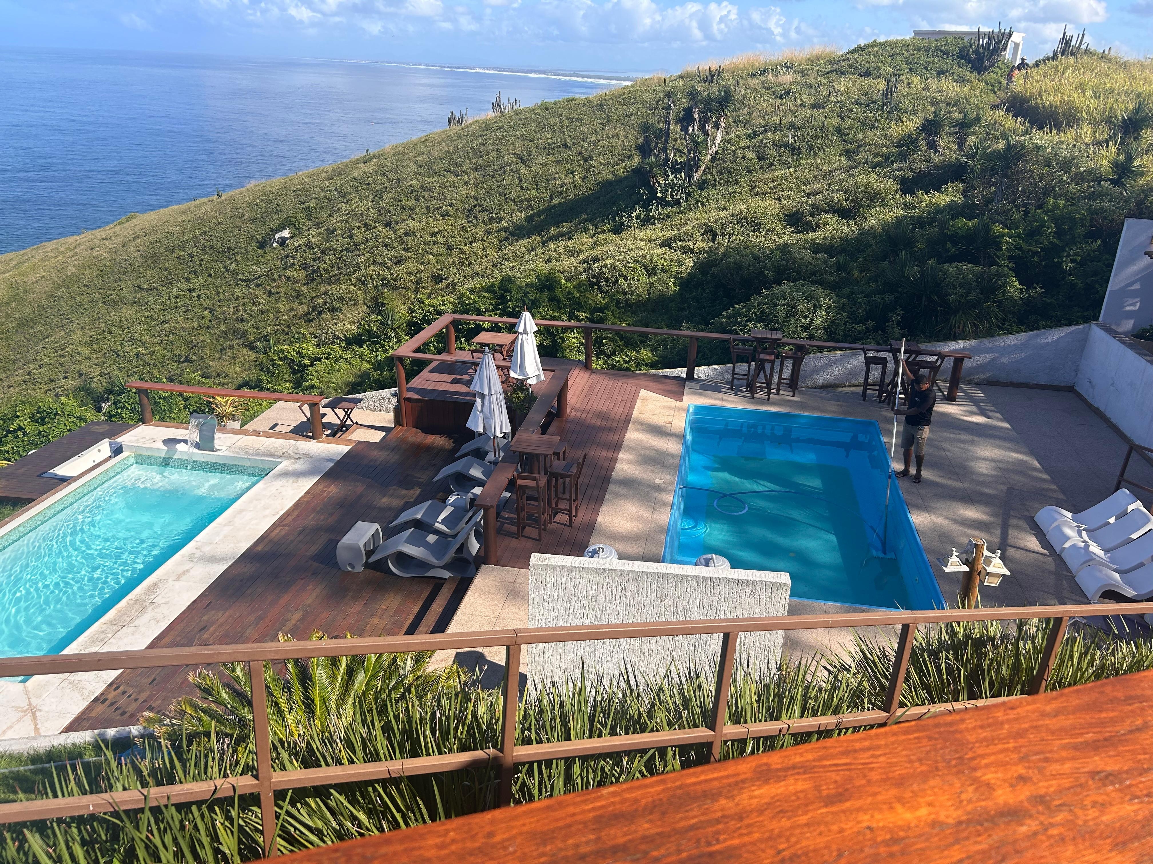 Vista das duas piscinas 