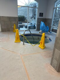 Hot tub not as pictured on Expedia website