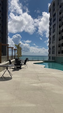 Mar de Boa Viagem, visto da piscina