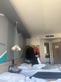 El interior de los cuartos, con los aditamentos necesarios