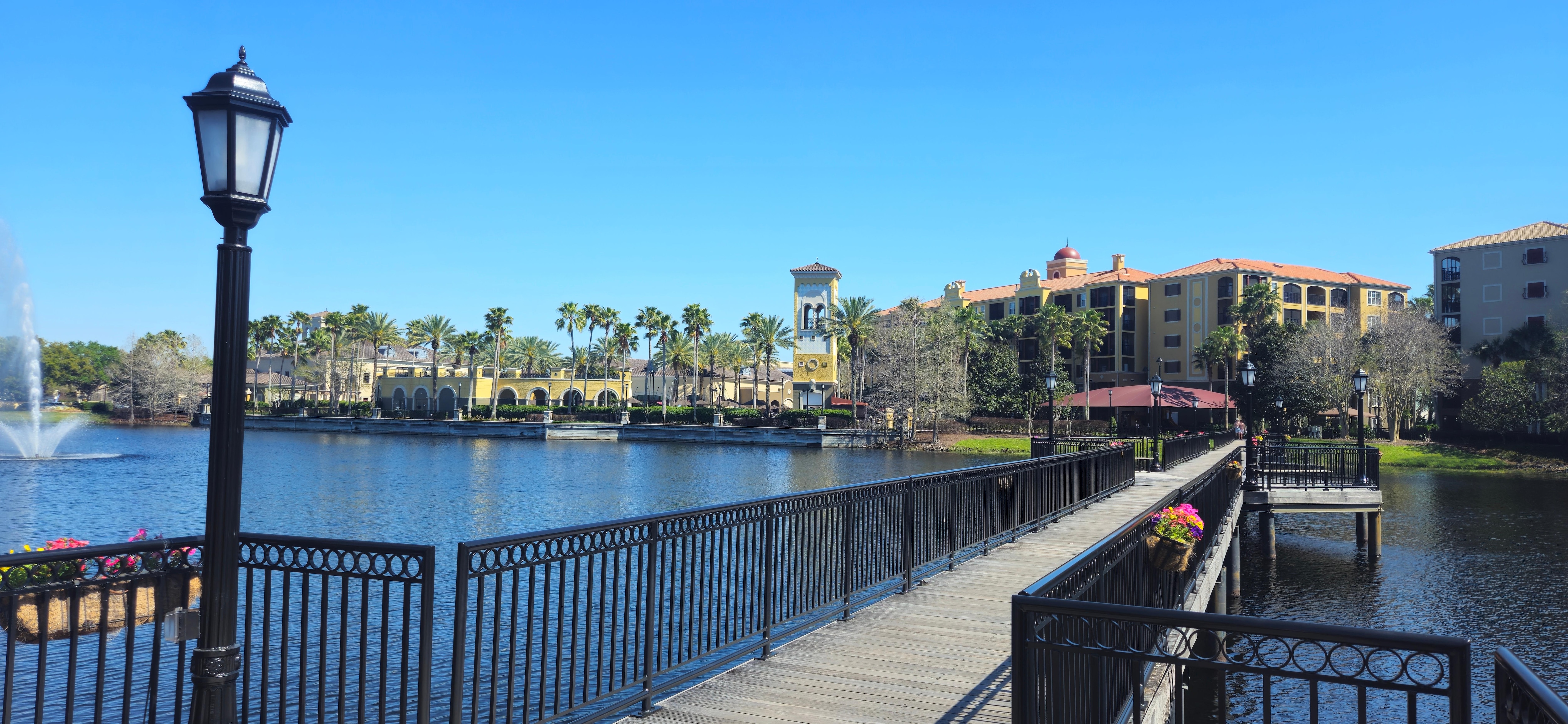 The layout made the property feel accesible from any side. And it was nice to just walk.