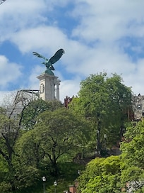 Et moment der står ved Buda castle