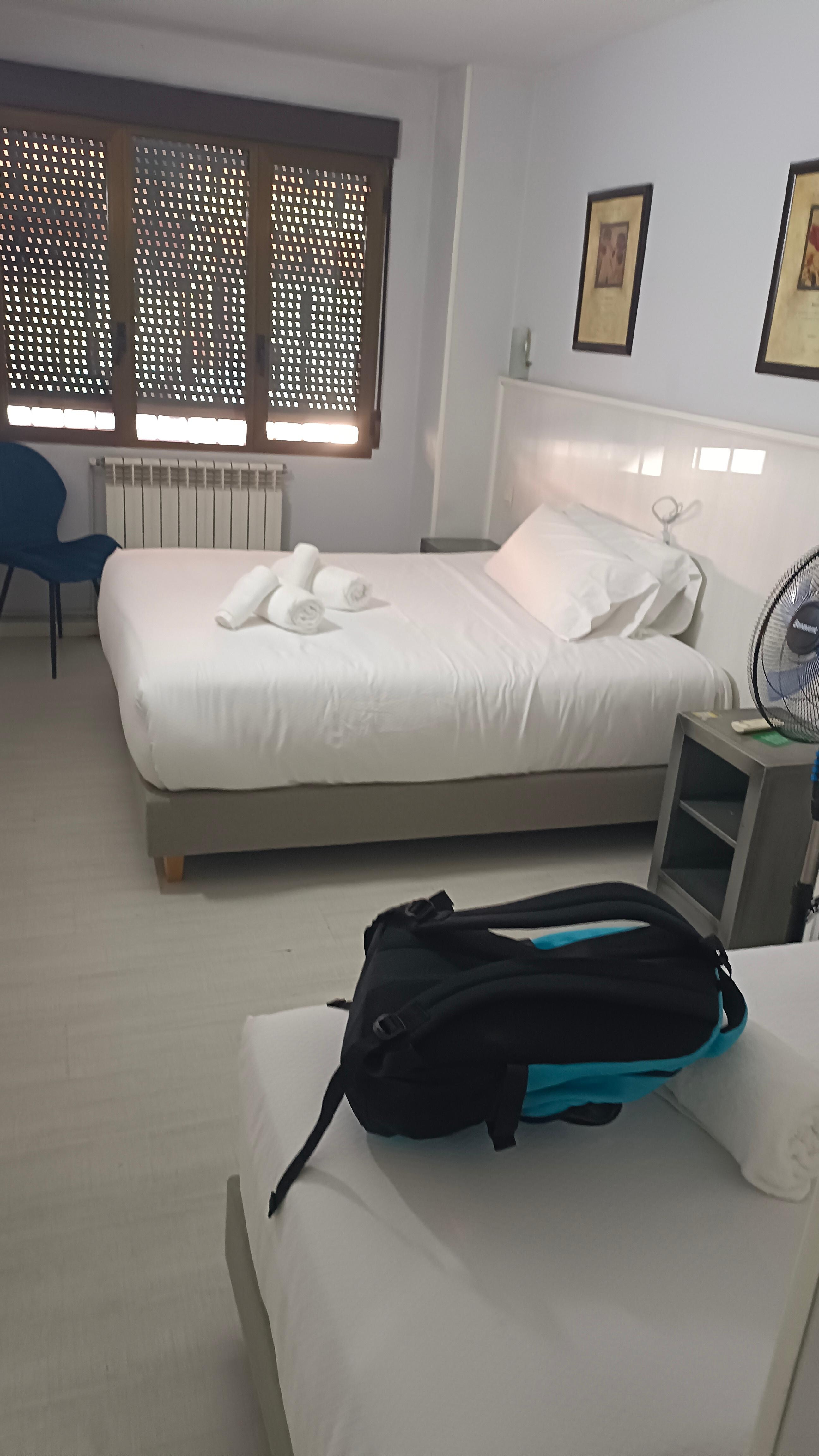 Habitaciones a pie de calle, pequeñas y no barren 