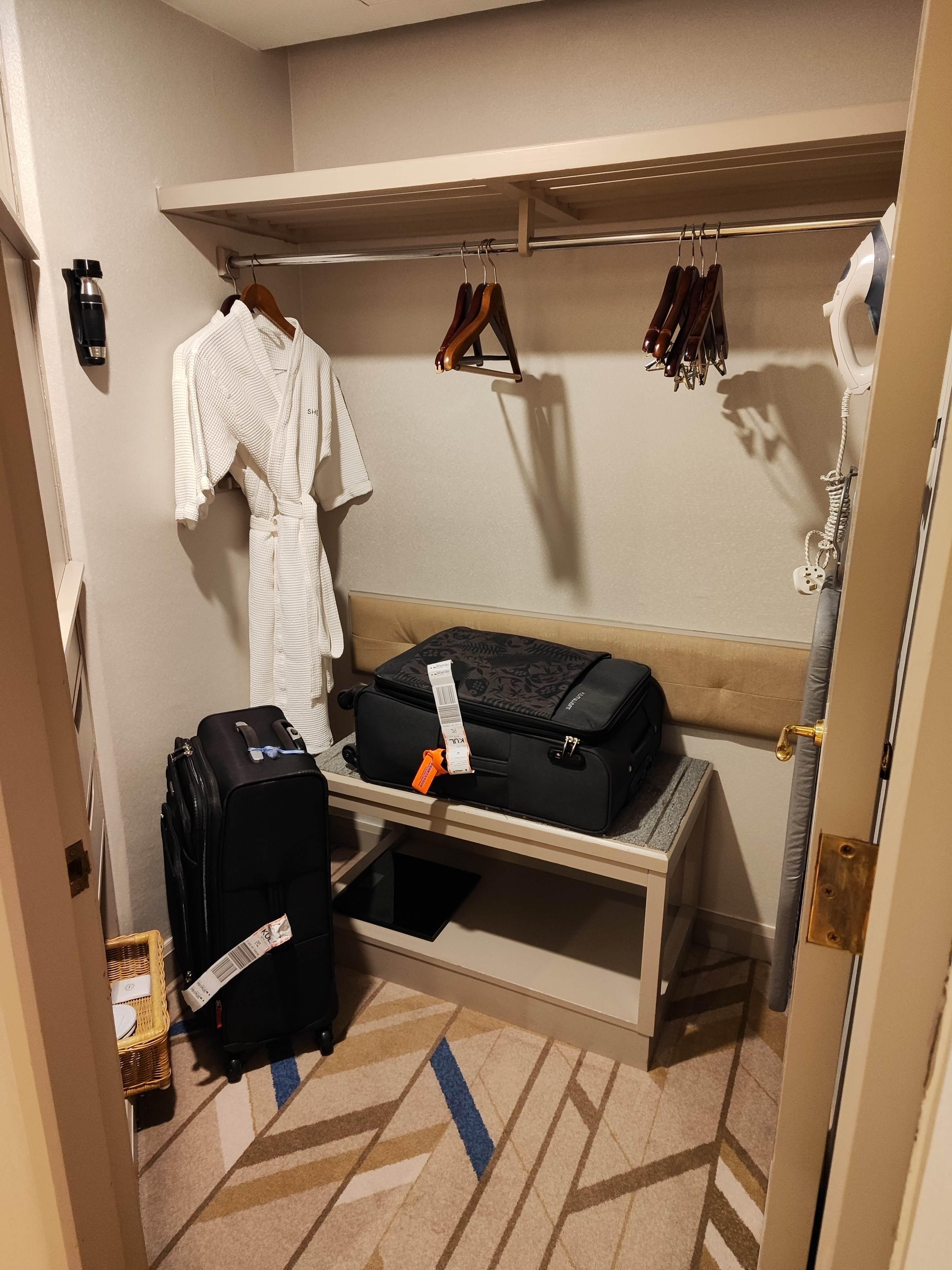 行李和衣帽間