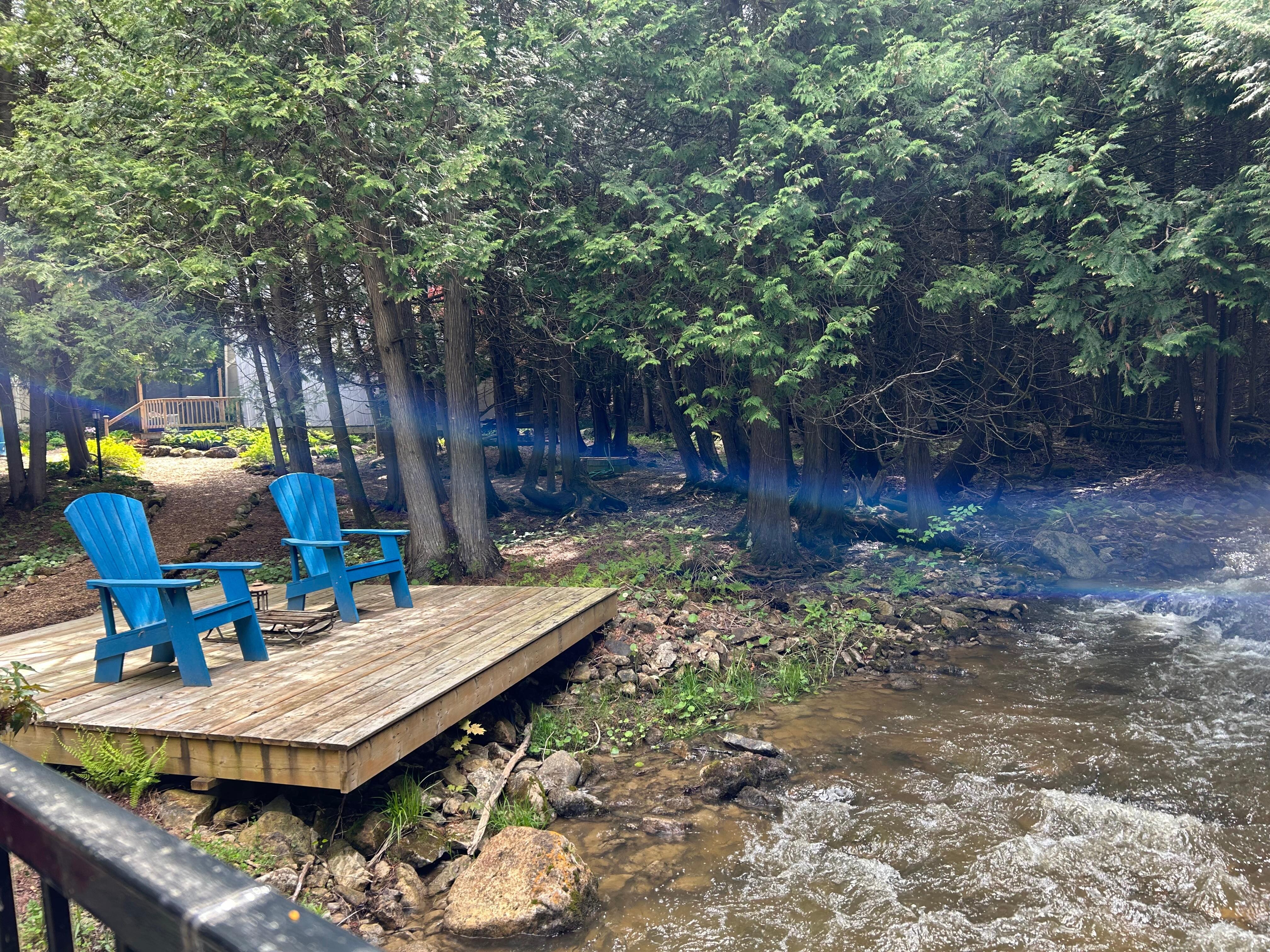 Private seating at the creek’s edge 