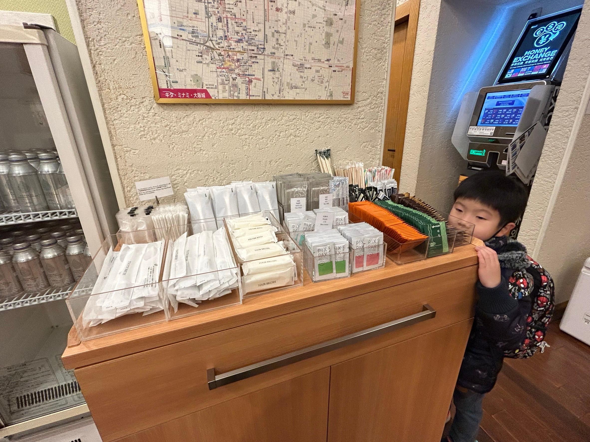 櫃檯有免費備品可以供住客使用