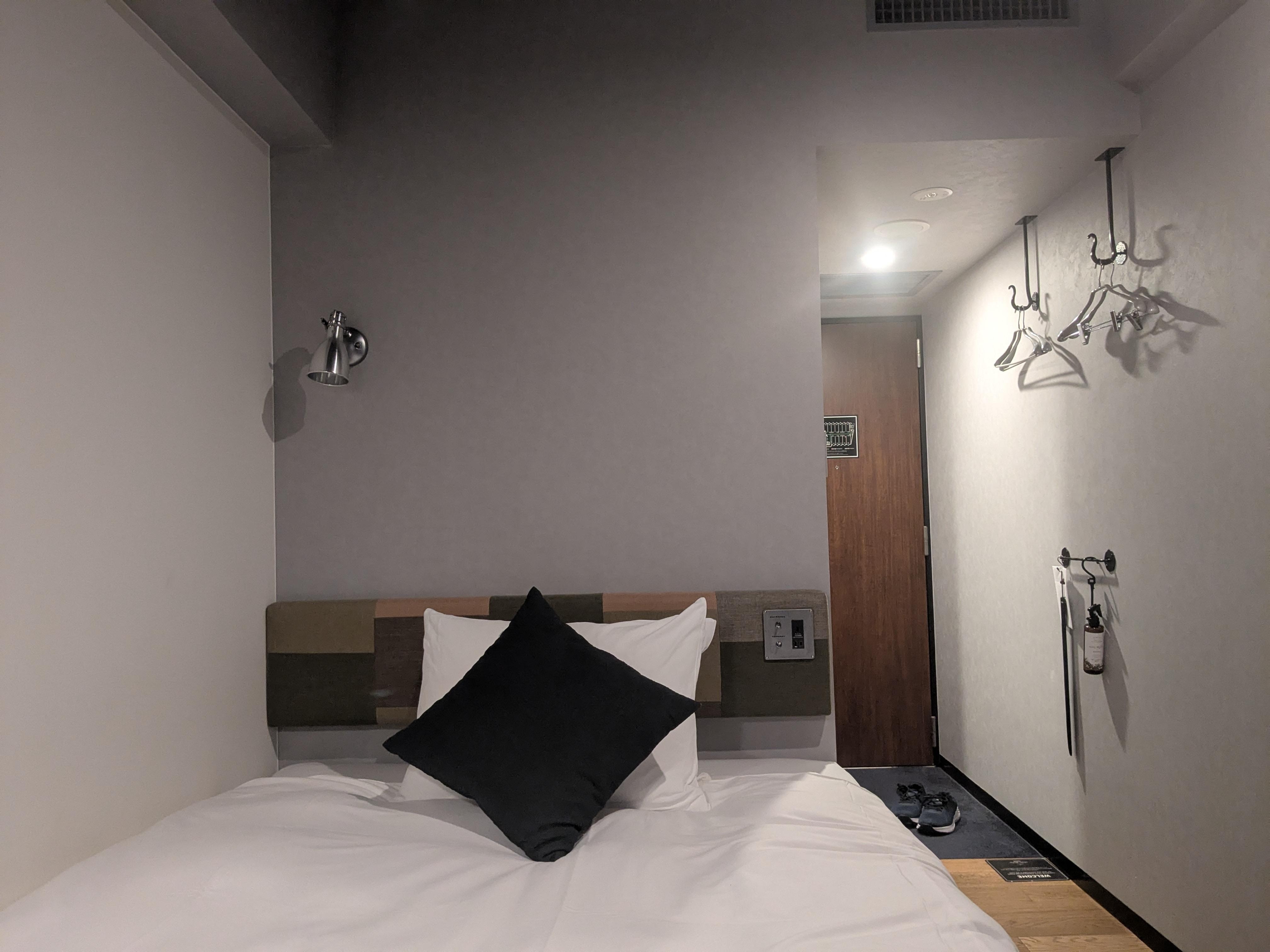 奥の方から入り口に向かって撮りました