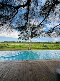 View from the pool, right into Kruger park.