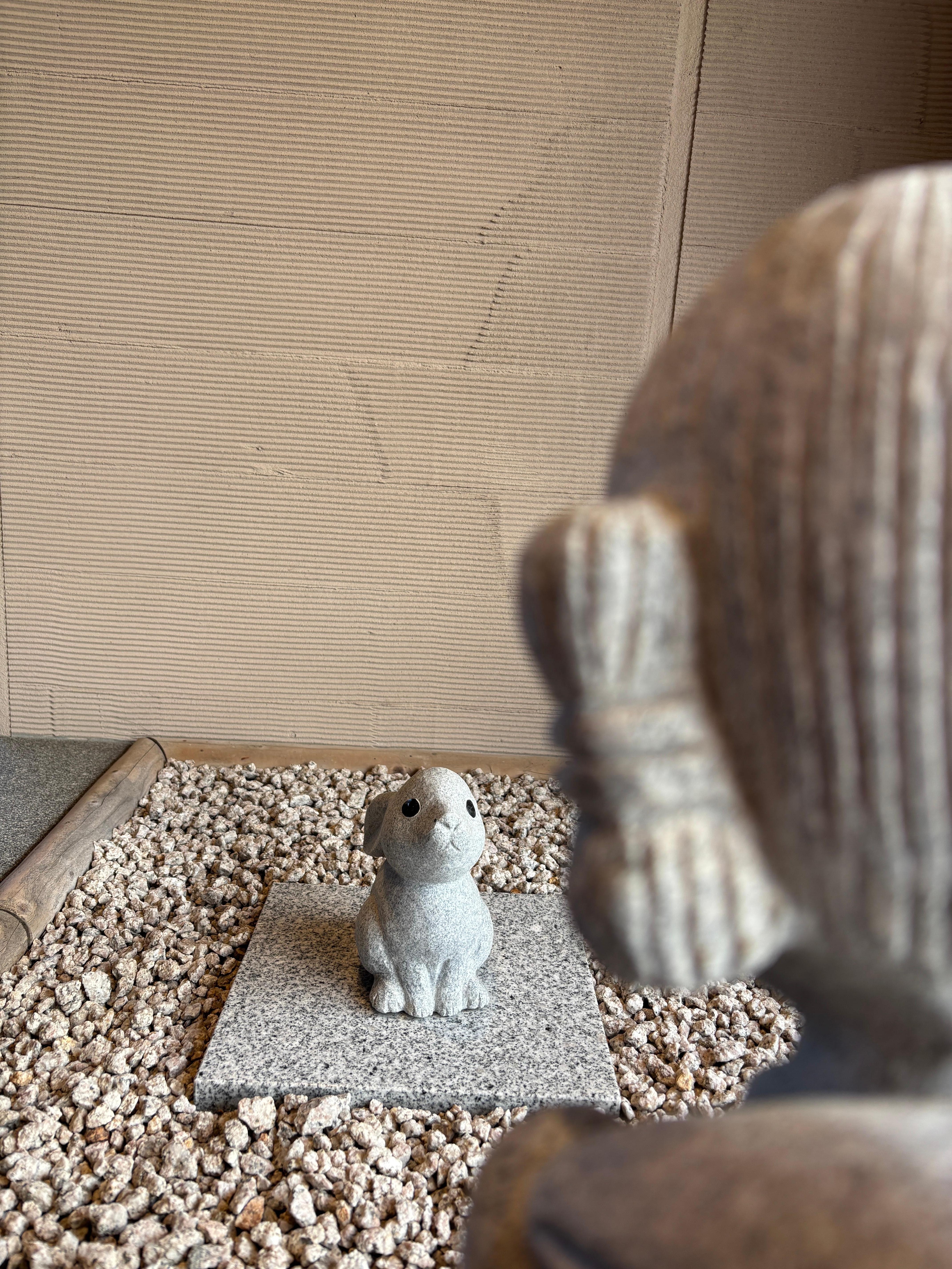 エントランスのうさぎさん