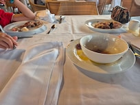 Food finished and no water arrived/glasses