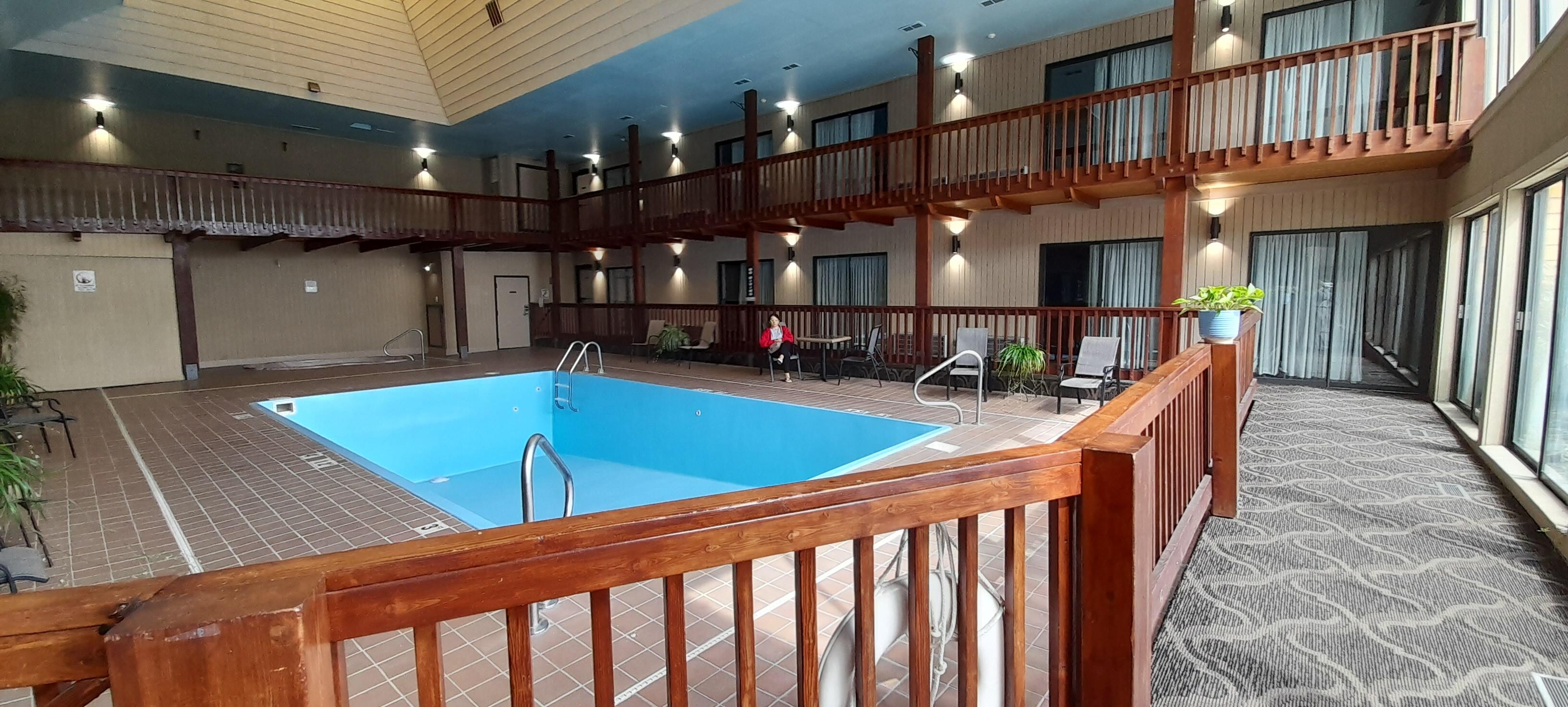 The cloister is beautiful and guarantees quiet to the guests facing it. In fact the pool is empty, but there is a beach at short distance.