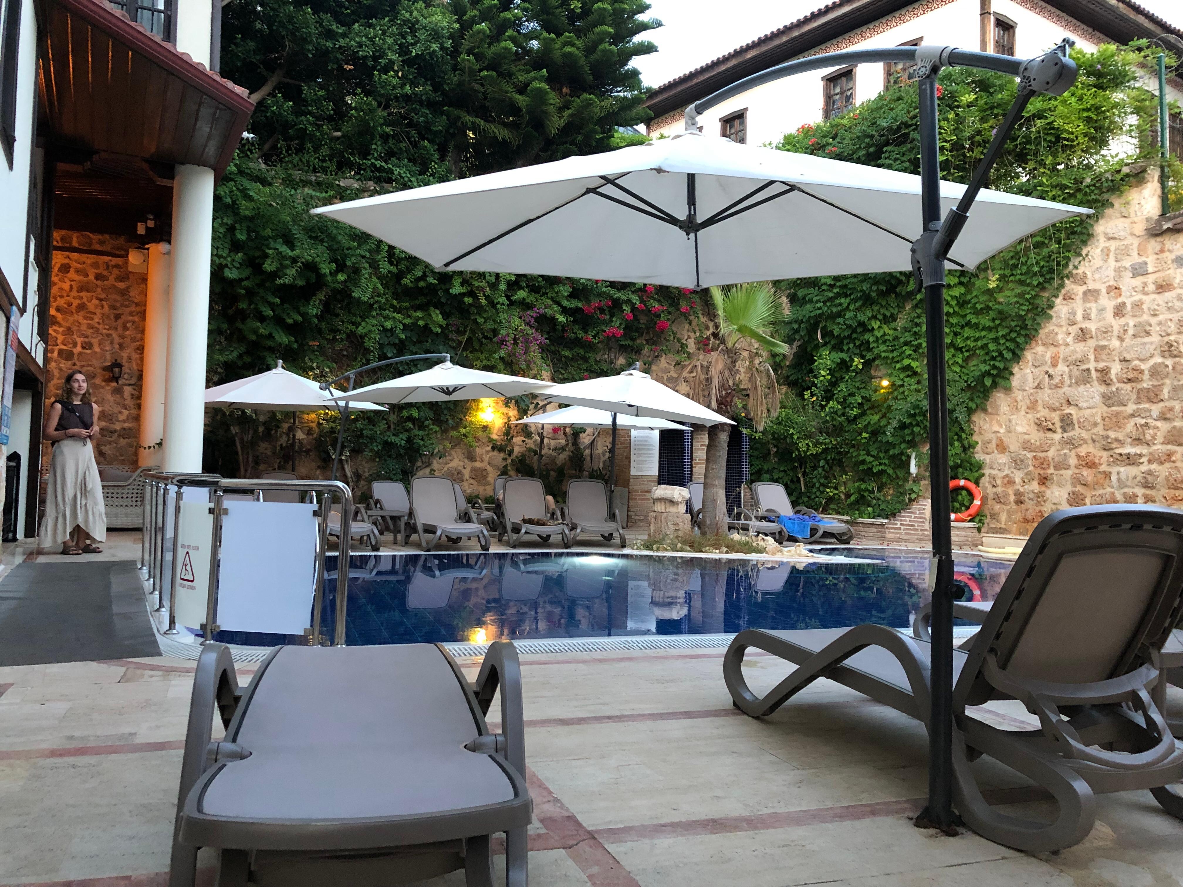 Hyggelig pool på hotellet