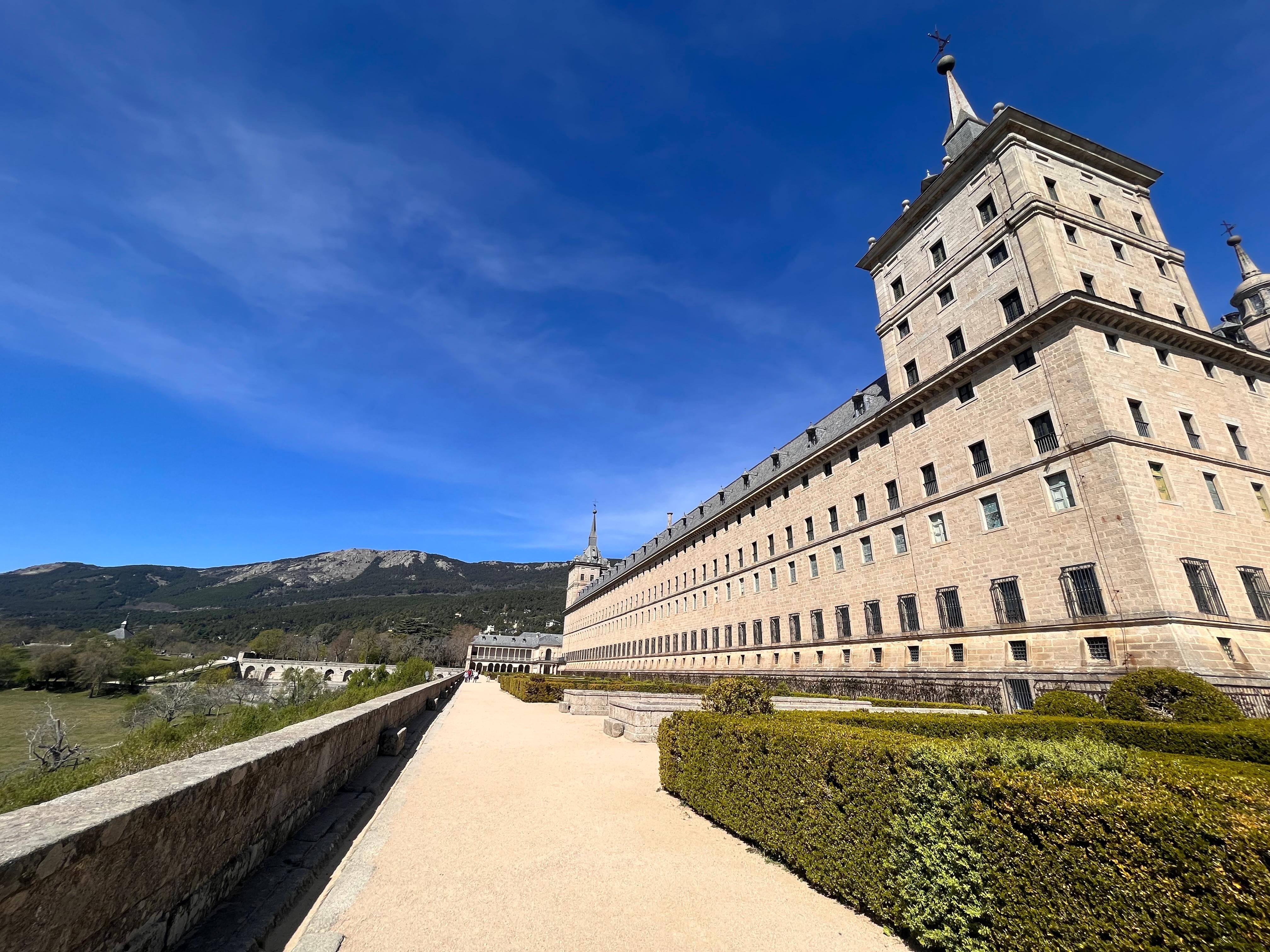 Monasterio de el Escorial by day